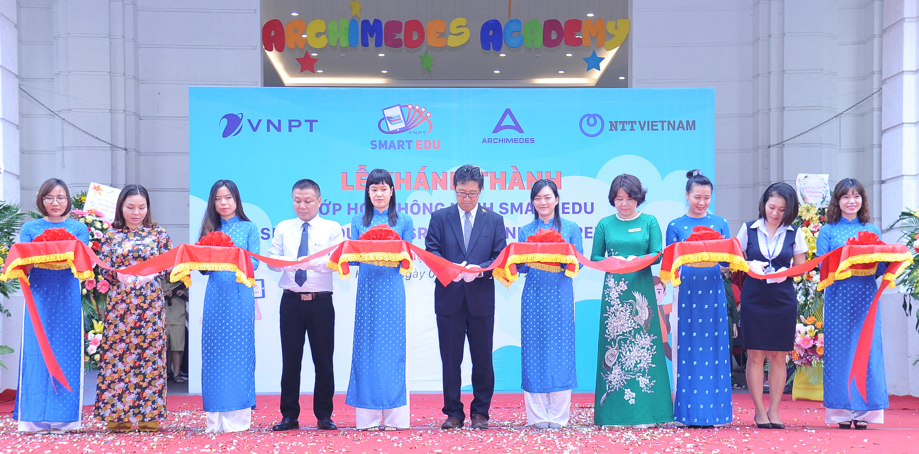 Trao phòng học thông minh tặng Trường Tiểu học Archimedes Academy